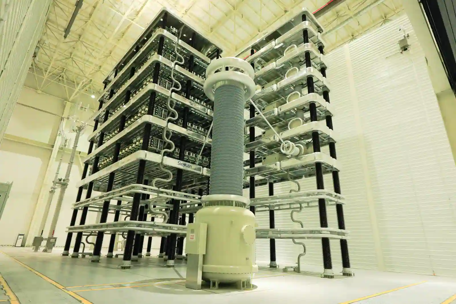Sieyuan HVDC circuit breaker product photo.