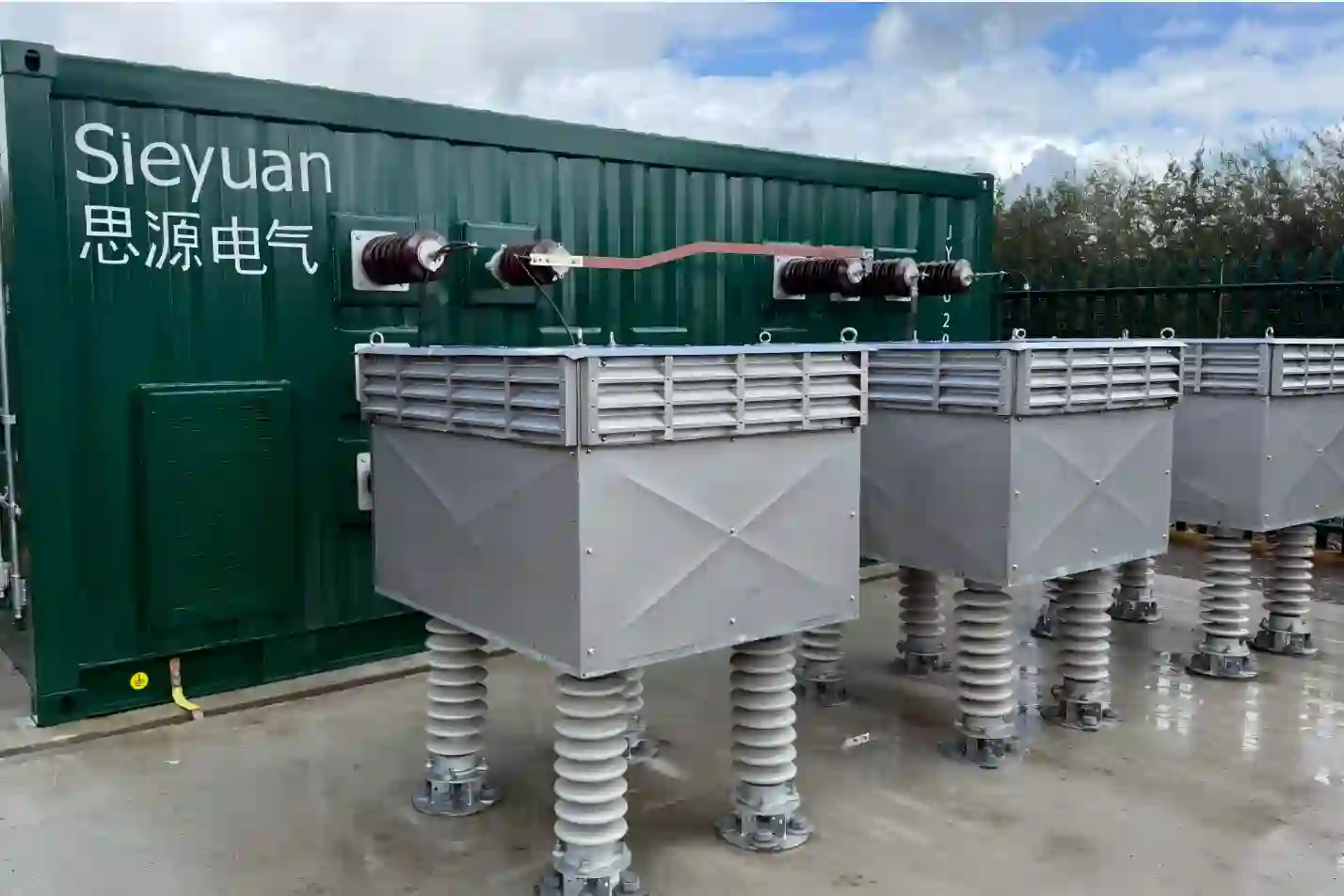 Sieyuan 35 kV containerised capacitor bank installed at a UK solar farm