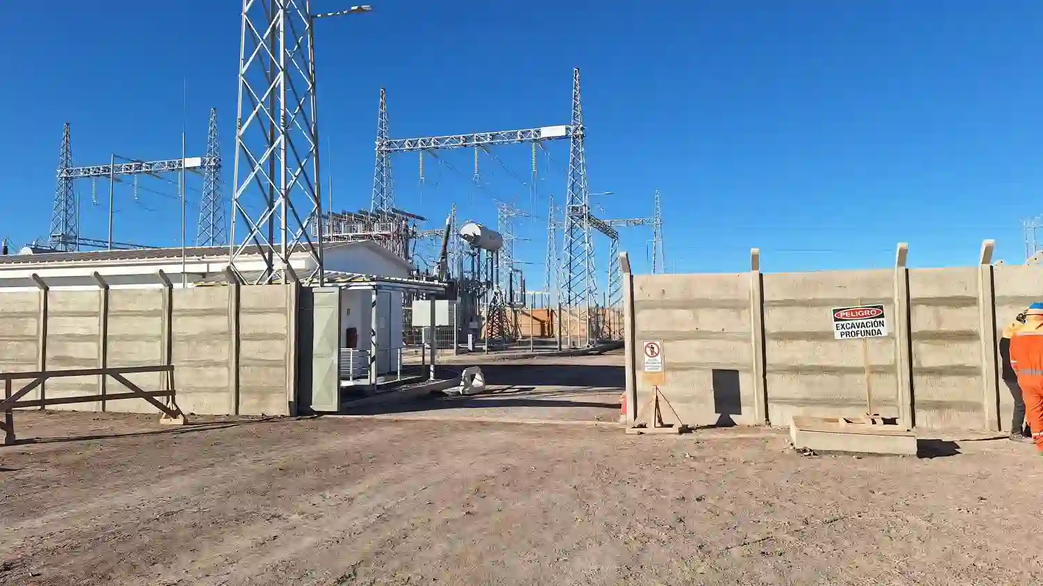 Sieyuan 40.5 kV medium-voltage switchgear line-up at a Chilean substation