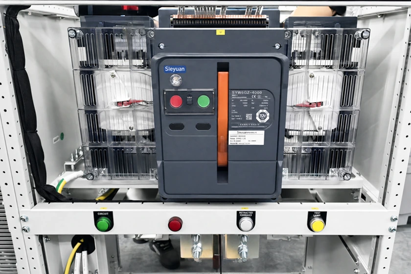 SYW6GZ-4000 DC switch-disconnector mounted in a battery storage combiner cabinet