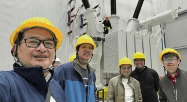 Customer and Sieyuan engineers at the factory acceptance test of a 220 kV transformer for the Philippines