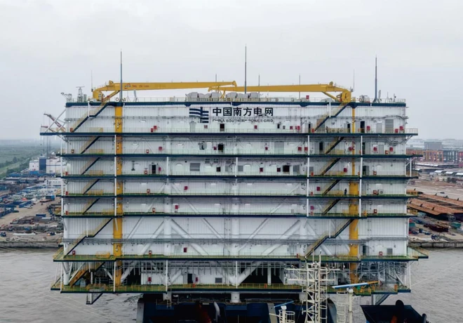 Amplitude-phase corrector capacitor assembly secured with sea-fastening restraints offshore