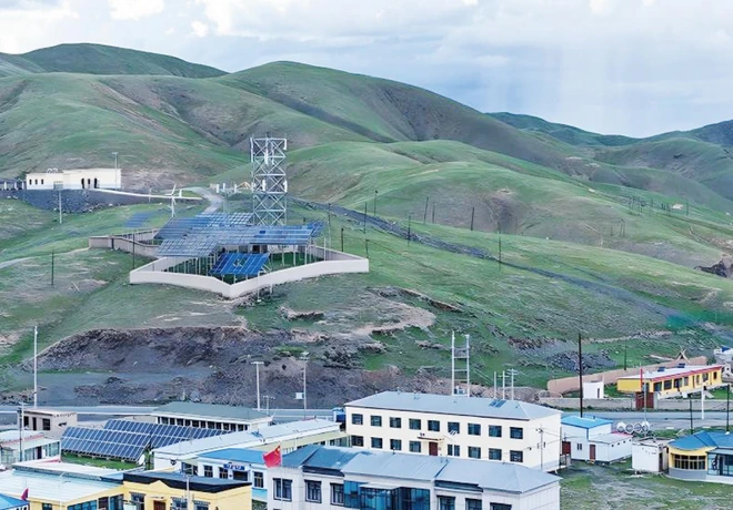 Solar photovoltaic array supplying an off-grid microgrid on the Qinghai Plateau